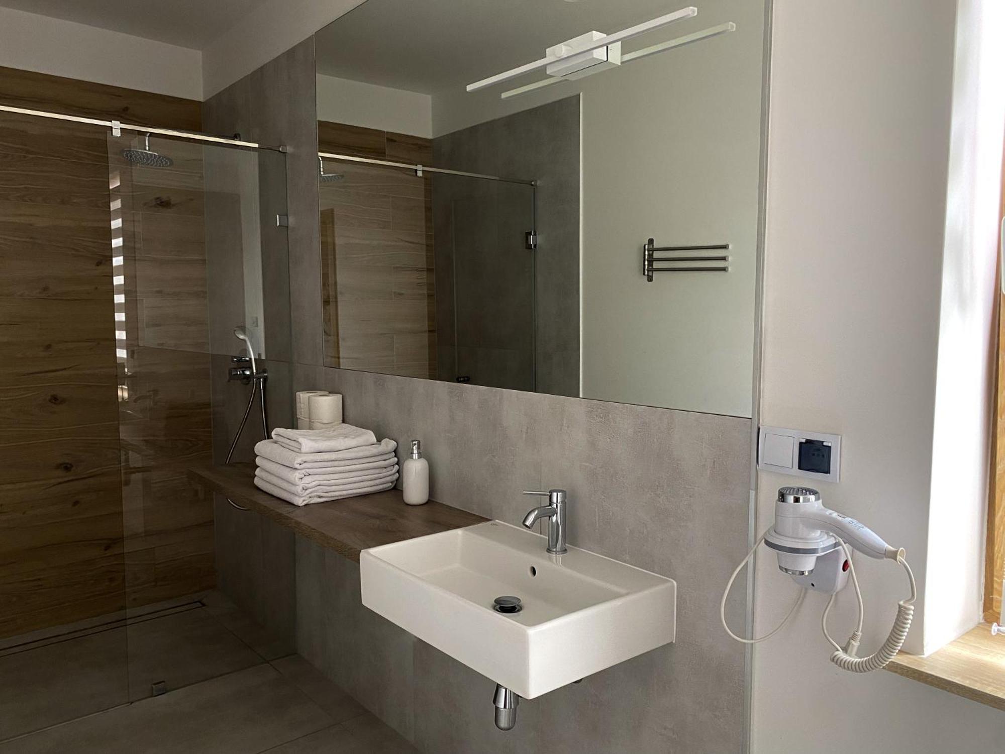 Tanie Noclegi Gliwice - Apartamenty Lowicka 28 Extérieur photo